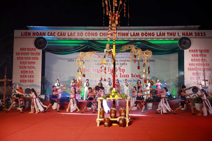 Tiết mục văn nghệ chào mừng Liên hoan cồng chiêng tỉnh Lâm Đồng năm 2025.