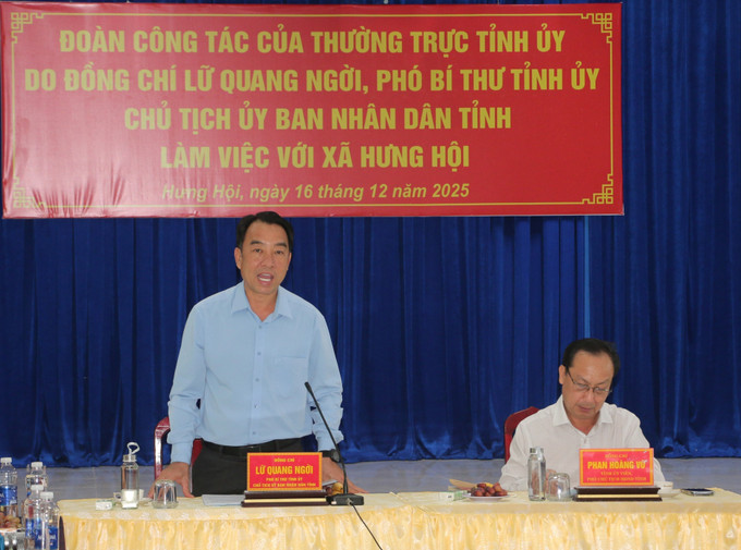 Chủ tịch UBND tỉnh Cà Mau Lữ Quang Ngời phát biểu tại buổi làm việc với lãnh đạo xã Hưng Hội.