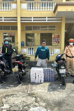 Quyết liệt ngăn chặn 'quái xế' buôn lậu thuốc lá vùng biên