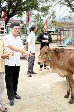 Niềm vui ở vùng tâm lũ ngày giáp Tết
