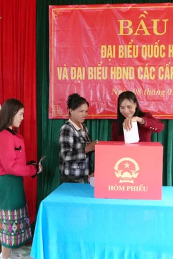 Bầu cử Quốc hội và HĐND: Rộn ràng ngày hội bầu cử sớm ở xã miền núi biên giới Trường Sơn (Quảng Trị)