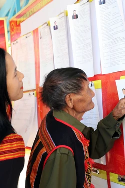 Hướng về ngày hội non sông ở xã miền núi xa xôi