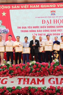 Đoàn kết xây dựng nông thôn mới, đô thị văn minh, sống tốt đời đẹp đạo