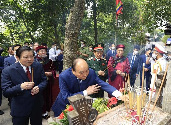 Chủ tịch nước Nguyễn Xuân Phúc dâng hương Giỗ Tổ Hùng Vương năm 2022