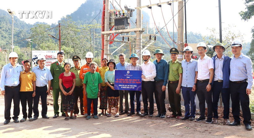 Tiếp thêm động lực, niềm tin cho người dân khu vực biên giới 