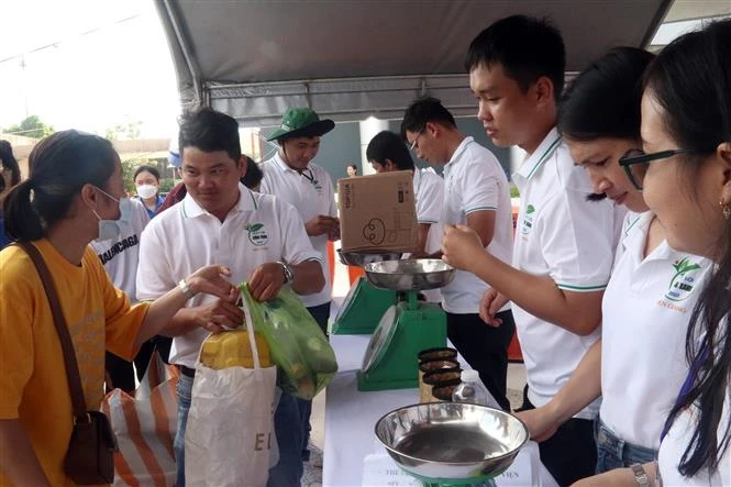 Kiên Giang: Đổi rác lấy quà trong "Ngày hội sống xanh"
