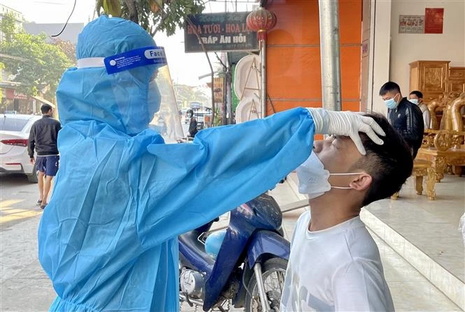 Huyện Yên Bình (Yên Bái) xét nghiệm trên diện rộng đối với người dân trên địa bàn sau khi phát hiện ca dương tính COVID-19 ngoài cộng đồng. Ảnh: Tuấn Anh - TTXVN