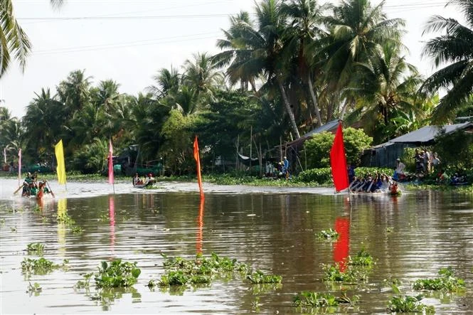 Tổ chức đua ghe ngo mừng Tết Chôl Chnăm Thmây ở Kiên Giang