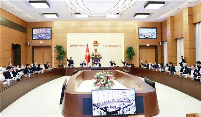 Ủy ban Thường vụ Quốc hội thông qua mức thuế bảo vệ môi trường với xăng, dầu, mỡ nhờn năm 2023