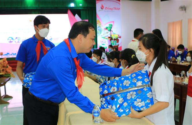 Đồng Tháp: Hỗ trợ lâu dài hơn 920 học sinh, đội viên có hoàn cảnh khó khăn