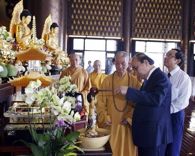 Chủ tịch nước Nguyễn Xuân Phúc chúc mừng Đại lễ Phật đản tại Thành phố Hồ Chí Minh