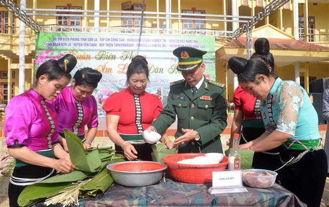 “Xuân Biên phòng ấm lòng dân bản” đến với đồng bào nơi biên giới Sơn La