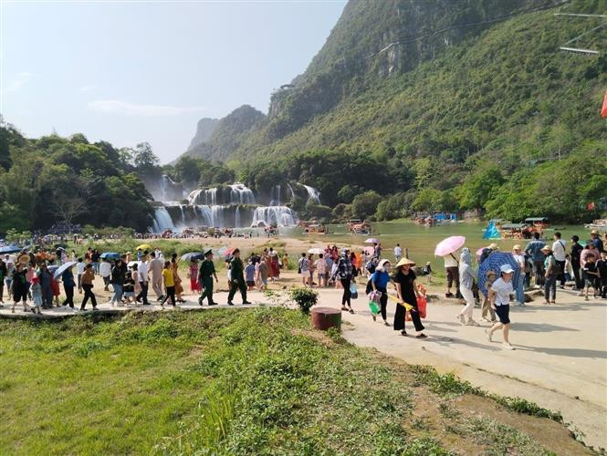 Hơn 60.000 lượt khách đến với Cao Bằng dịp nghỉ lễ