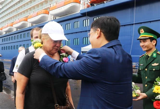 Đón 2.700 khách du lịch đầu tiên đến Huế bằng đường hàng hải năm 2024