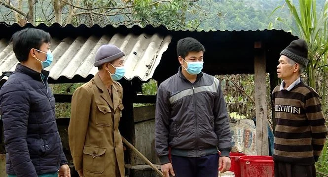 Bí thư chi bộ dân tộc Nùng giúp dân xóa bỏ hủ tục và phát triển kinh tế