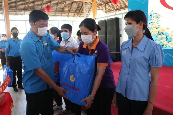 Bến Tre hướng về cơ sở, chăm lo Tết Nhâm Dần 2022 cho người lao động