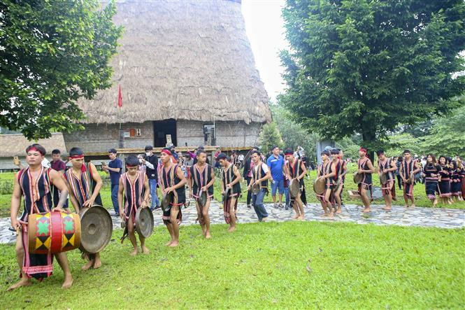 Phát triển toàn diện, nhanh, bền vững vùng đồng bào dân tộc thiểu số