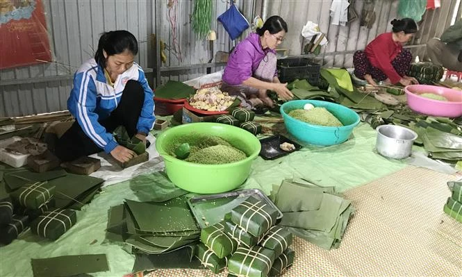 Làng nghề Quảng Trị tăng thu từ vụ Tết