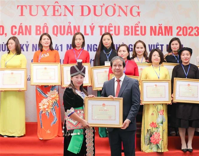 Ngày Nhà giáo Việt Nam 20/11: Tuyên dương 200 nhà giáo, cán bộ quản lý giáo dục tiêu biểu