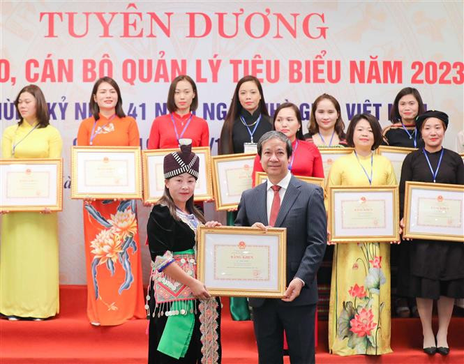 Ngày Nhà giáo Việt Nam 20/11: Tuyên dương 200 nhà giáo, cán bộ quản lý giáo dục tiêu biểu
