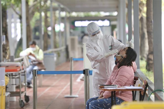 Dịch COVID-19: Số ca mắc mới tăng cao; 7.558 bệnh nhân nặng đang được điều trị
