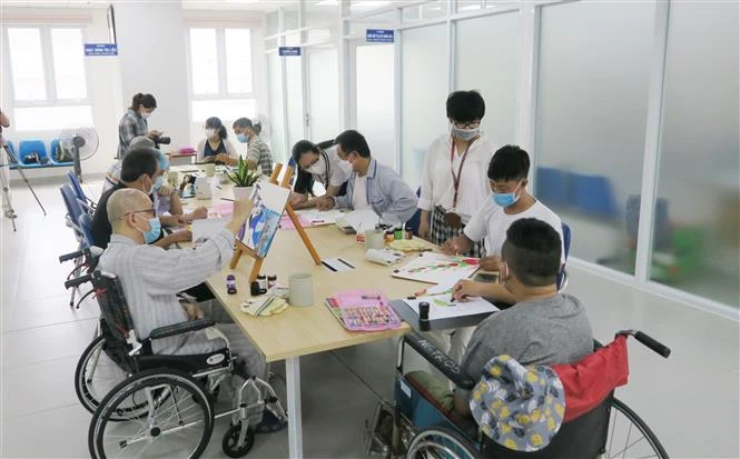 Lớp vẽ đặc biệt cho người sau đột quỵ ở bệnh viện