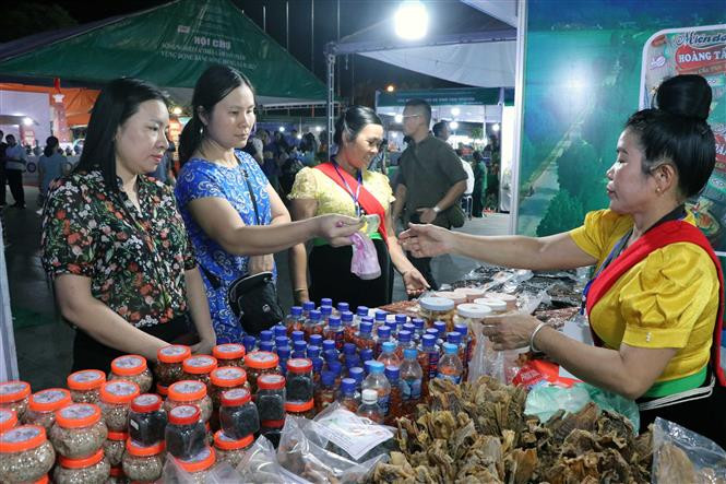 Khai mạc Hội chợ nông nghiệp và Triển lãm sản phẩm OCOP vùng Đồng bằng sông Hồng 2023