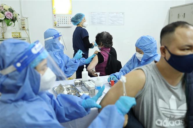 Nhiều thay đổi khi chuyển COVID-19 từ nhóm A sang B