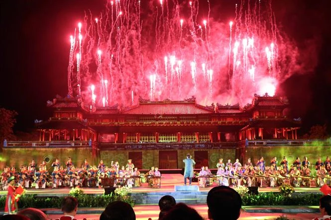 Lung linh sắc màu trong đêm khai màn Tuần lễ Festival Huế 2022
