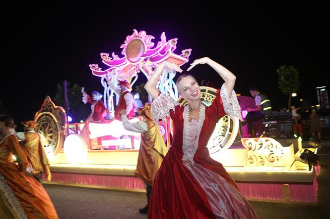 Carnival đường phố Sun Fest "khai tiệc" mùa hè sôi động ở Đà Nẵng