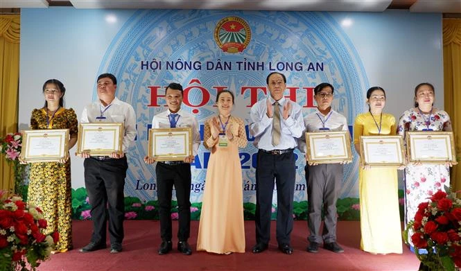 Xây dựng đội ngũ cán bộ Hội Nông dân tỉnh Long An vững chuyên môn, giỏi nghiệp vụ