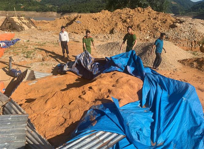 Lai Châu: Núp bóng vườn ươm quế giống để khai thác, chế biến khoáng sản?