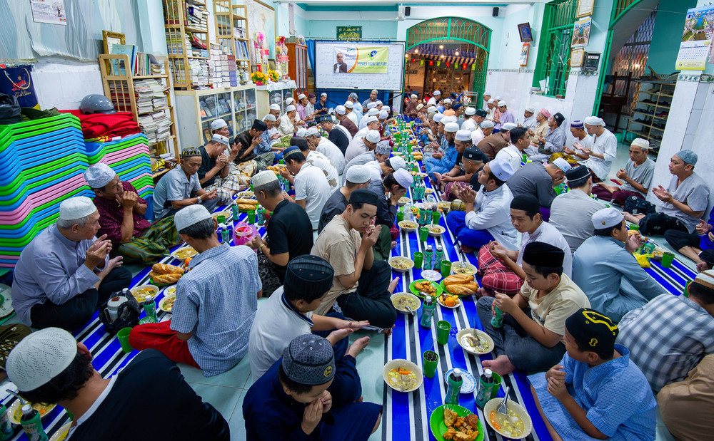 Người Chăm ở Thành phố Hồ Chí Minh vui đón Tháng Ramadan | Báo ảnh Dân tộc  và Miền núi