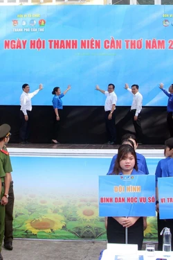 Thành lập đội hình chuyên trách, đẩy mạnh phong trào 'Bình dân học vụ số'