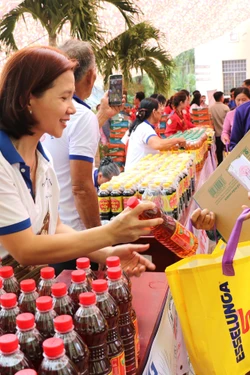 Thiết thực chăm lo Tết cho đồng bào vùng biên, người có hoàn cảnh khó khăn ​