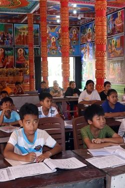 Ưu tiên đầu tư phát triển giáo dục vùng đồng bào dân tộc thiểu số