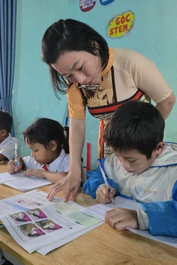 Hành trình mang con chữ đến với học sinh vùng cao Trà Linh