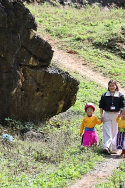 Đảng viên người dân tộc trong sự nghiệp trồng người nơi vùng cao biên giới