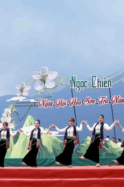 Sôi động Ngày hội hoa sơn tra xã Ngọc Chiến