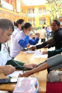 Chương trình tình nguyện thiết thực hướng về vùng khó khăn, biên giới