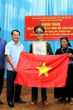 Mái ấm giữa đại ngàn - món quà dâng Bác