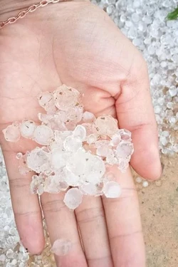 Mưa đá gây thiệt hại nhiều nhà dân ở xã Pa Ủ (Lai Châu)