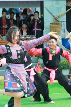 Vui 'Tết bản làng' cùng đồng bào tại Làng Văn hóa - Du lịch các dân tộc Việt Nam