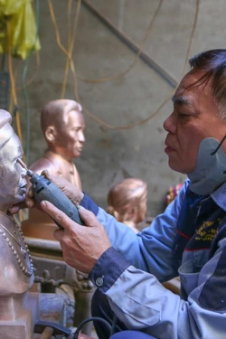 Làng nghề đúc đồng hơn 900 năm tuổi đỏ lửa những ngày giáp Tết