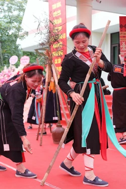 Tái hiện đời sống và tín ngưỡng các dân tộc thiểu số qua hàng trăm hình ảnh, hiện vật