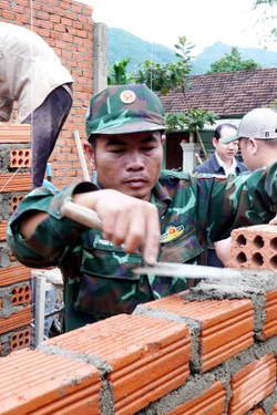 Chiến dịch Quang Trung: Thần tốc xây nhà cho người dân nơi rẻo cao Tây Trà