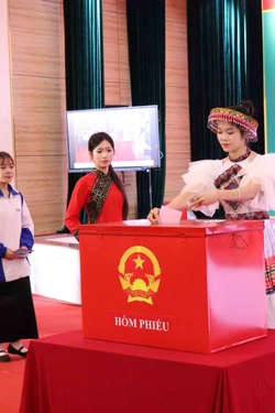 Các địa phương vùng cao hoàn tất công tác bầu cử, nhiều cử tri trên 100 tuổi tham gia