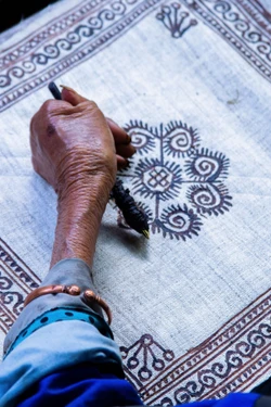 Làng dệt lanh Lùng Tám - điểm sáng bảo tồn di sản gắn với an sinh xã hội