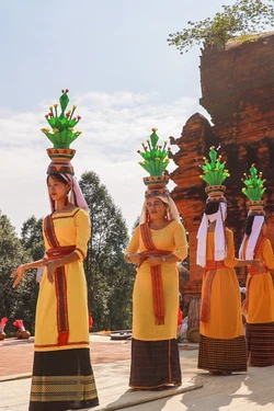 Sắc màu văn hoá của đồng bào Chăm