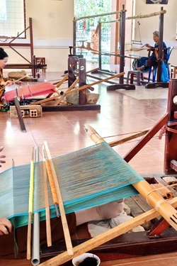 Phát huy giá trị làng nghề Chăm gắn với phát triển du lịch